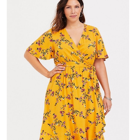 torrid Dresses & Skirts - NWT torrid yellow floral challis skater dress!